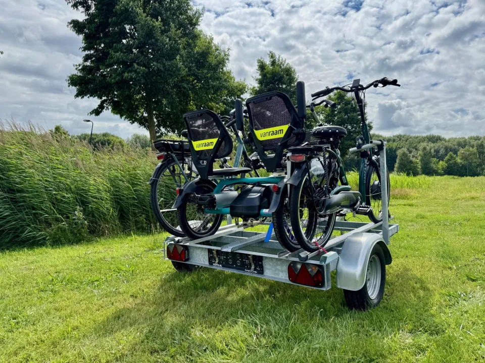Aanhanger duofiets met twee fietsen