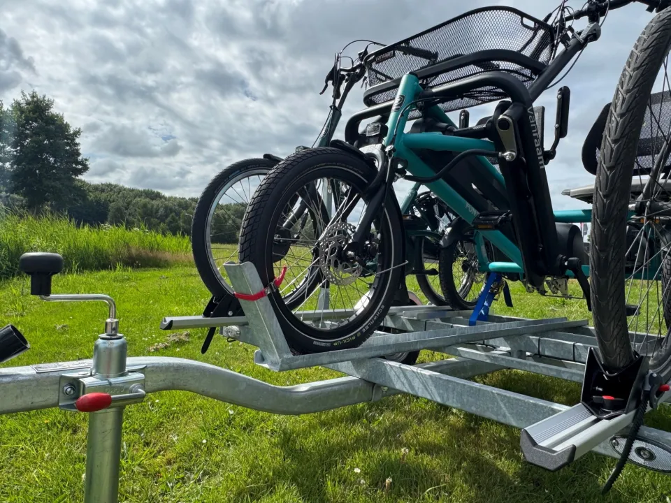 Aanhanger duofiets met twee fietsen
