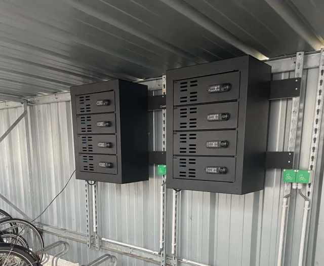 Charge safe infinity 4