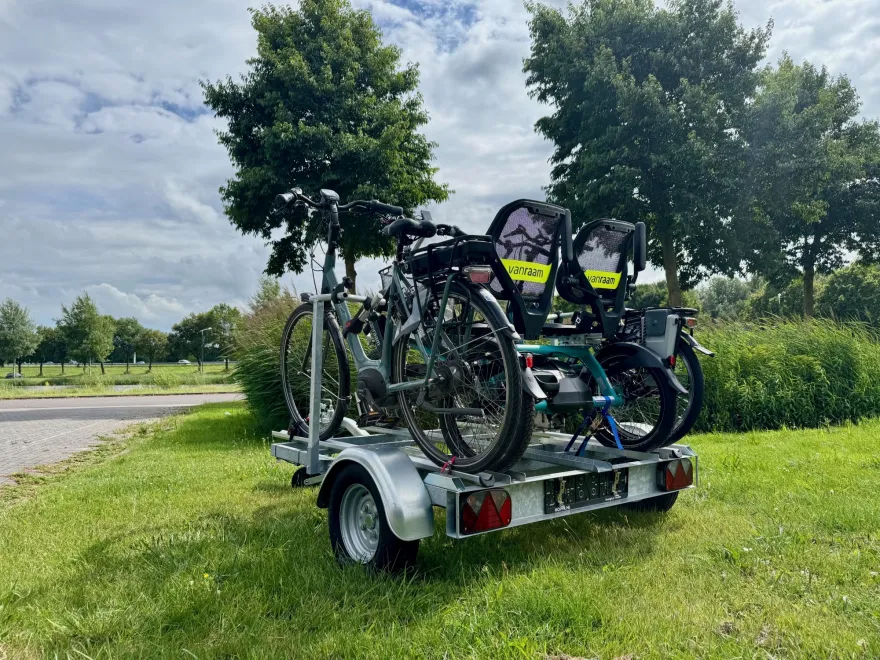 Aanhanger duofiets met twee fietsen